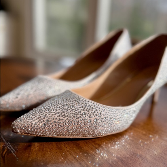 Badgley Mischka Frenchie Pointed Toe Kitten Heel - Picture 12 of 14